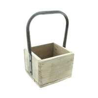 Dřevěná bedýnka s kovovým uchem